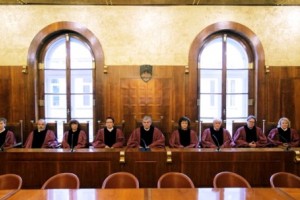 2450 državljanov zahteva razveljavitev razlastninjenja družbene lastnine