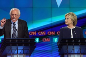 Sanders naj bi se odločil podpreti Clintonovo