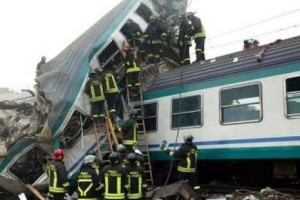Število žrtev železniške nesreče v Italiji se je povzpelo na 27