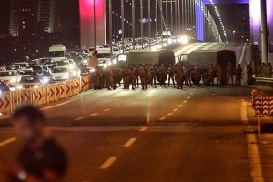 V Turčiji po neuspelem udaru aretirali že 6000 ljudi