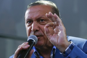 Erdogan: Upam, da se bo Francija znebila te nadloge Macrona čim prej