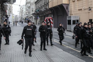 Erdogan v Turčiji razglasil tri mesece izrednih razmer, napovedal odstranitev vseh vpletenih v udar