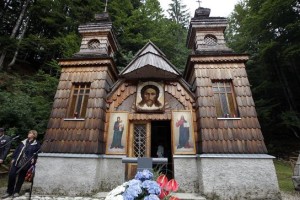 K Putinu (in Ruski kapelici) bo romalo kar 2500 ljudi