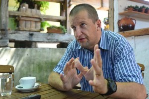 Uroš Svete: Glede na izkušnje z obvladovanjem migrantske krize ovir ne bi odstranil