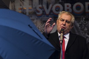 Češki predsednik Zeman: S sprejemom migrantov bomo ustvarili podlago za barbarske napade