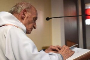 Francija se je poslovila od duhovnika, ki sta ga okrutno umorila džihadista