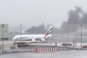 VIDEO: V Dubaju zagorelo in zasilno pristalo letalo s skoraj 300 ljudmi 