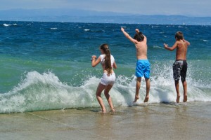 Ameriški pedofil je pri Dubrovniku na skrivaj snemal otroke na plaži
