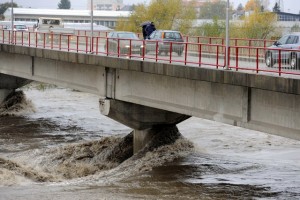 Drava bo narasla, Avstrijci spet praznijo jezero na reki