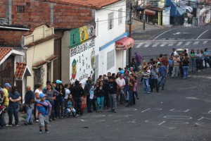 Venezuelci bodo lahko spet kupovali v Kolumbiji