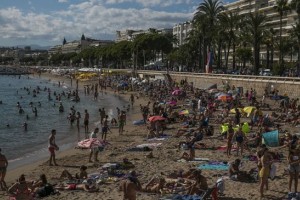 Sodišče potrdilo prepoved burkink na plažah v Cannesu