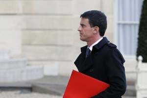 Francoski premier Valls brani prepovedi burkinija