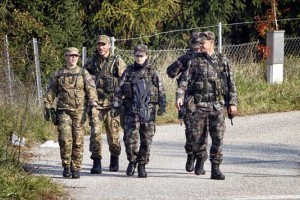Pri ilegalnem prehodu meje v Dobovi prijeli osem tujcev iz Severne Afrike