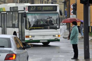Avtobus LPP sunkovito zavrl in štirje potniki so končali v bolnišnici