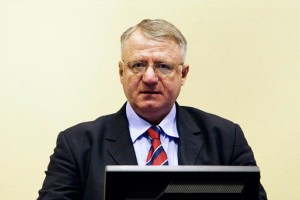 Hrvati: Šešelj naj kar pride, aretirali ga bomo