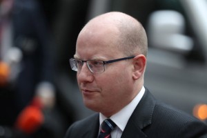 Češki premier je Merklovi v obraz povedal, da nasprotuje begunskim kvotam