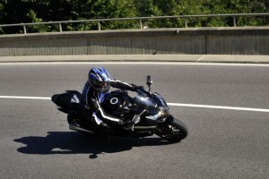 V dveh nesrečah huje poškodovana motorista