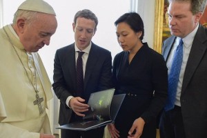 Papež se je srečal s Facebookovim Markom Zuckerbergom
