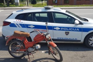 V potoku v Jevnici našli smrtno ponesrečenega 48-letnega mopedista