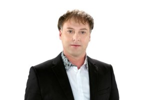 Po dolgem in mučnem boju z boleznijo je umrl pevec Tomaž Ahačič