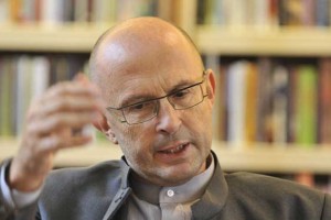 Dežman o pokopu ostankov žrtev iz Hude jame: Primernega prostora v Sloveniji NI