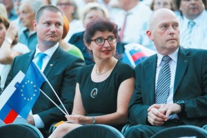 Politično in poslovno zakulisje imenovanja Mirande Groff Ferjančič
