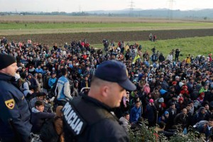 Prihajajo novi valovi migrantov? Policija išče okrepitve za varovanje meje
