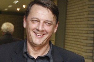 Rop se vrača na sodišče v dveh zadevah izdaje tajnih podatkov