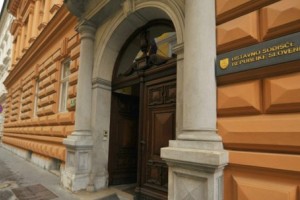 Ustavno sodišče zadržalo izvajanje sklepa MNZ, da ne obravnava prošenj za mednarodno zaščito