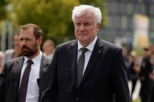 Vodstvo bavarske CSU za spremembe v begunski politiki nemške vlade