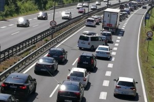 Nesreča na avtocesti pri Brezovici, zastoj čez ljubljansko obvoznico 