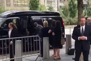 Clintonova je resno bolna, Trump še korak do zmage