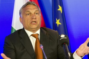 Orban: Zahodna Evropa se je odrekla krščanski Evropi in eksperimentira z brezbožnim vesoljem, mavričnimi družinami, migracijami