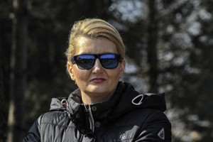 Györkös Žnidarjeva zavrnila srečanje s protestniki pred azilnim domom