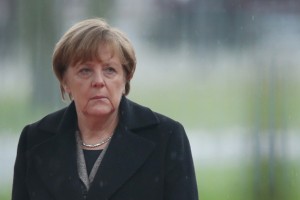 Pritisk na Merklovo se po berlinskih volitvah še stopnjuje