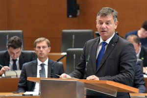 V ZL udarili po Gašperšiću: Ni nič drugega kot lakaj zasebnega kapitala