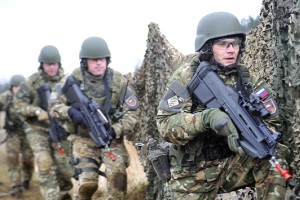 Naj vpijejo "Pok!" - Slovenskim vojakom zmanjkuje streliva za avtomatsko puško F2000S