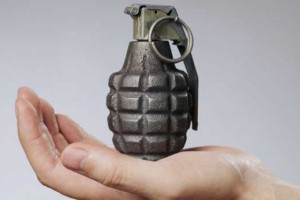 V Kamniku iskali mamila, našli pa ročne bombe
