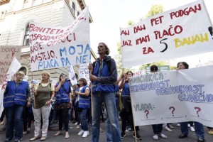 Pomočnice vzgojiteljic Cerarju: "Vzgajamo otroke, ne pasemo ovc!"