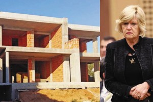 Doma kopala bančno luknjo, na Rabu pa se toži za zaprtje služnostne poti