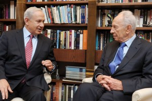 Peres naj bi zaustavil Netanjahuja, ko je ta hotel napasti iran