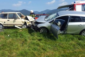 FOTO: Huda prometna nesreča pri Slovenj Gradcu: poškodovanih pet oseb
