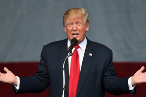 Trump se hvali, kaj počne z ženskami: "Zgrabiš jih za p***o. Počneš lahko karkoli."