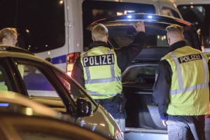 Nemška policija še išče terorizma osumljenega Sirca
