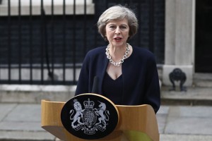 Mayjeva upa na miren odhod iz EU