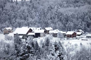 Meja sneženja se bo spustila do 800 metrov, sledi pa otoplitev