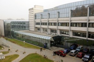 Na UKC preiskujejo do deset zdravnikov, ki so morda sprejemali bolnike mimo vrste