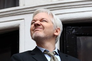 Hillary Clinton naj bi želela z dronom odstraniti Juliana Assangea