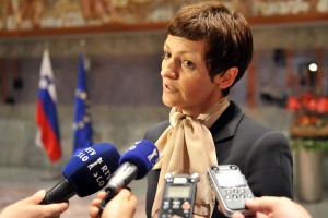 Maja Makovec Brenčič zahteva denar nazaj