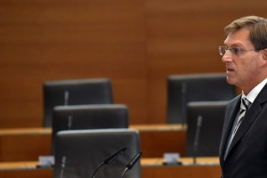 Cerar Erjavcu ne bo pustil, da si z DUTB nabira politične točke